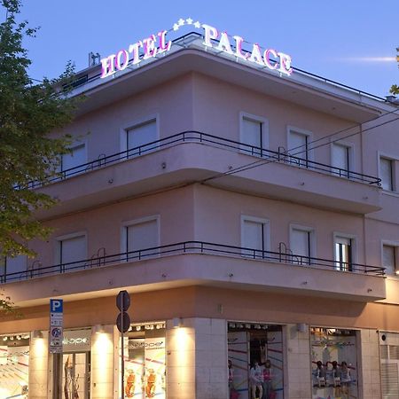 Palace Hotel Чивитанова-Марке Экстерьер фото