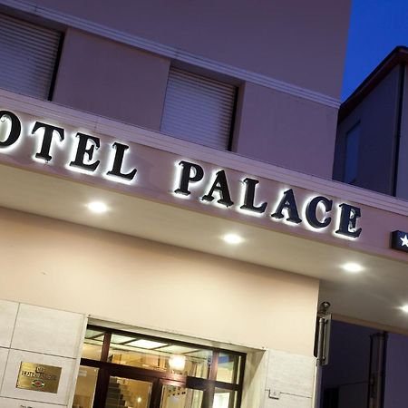 Palace Hotel Чивитанова-Марке Экстерьер фото