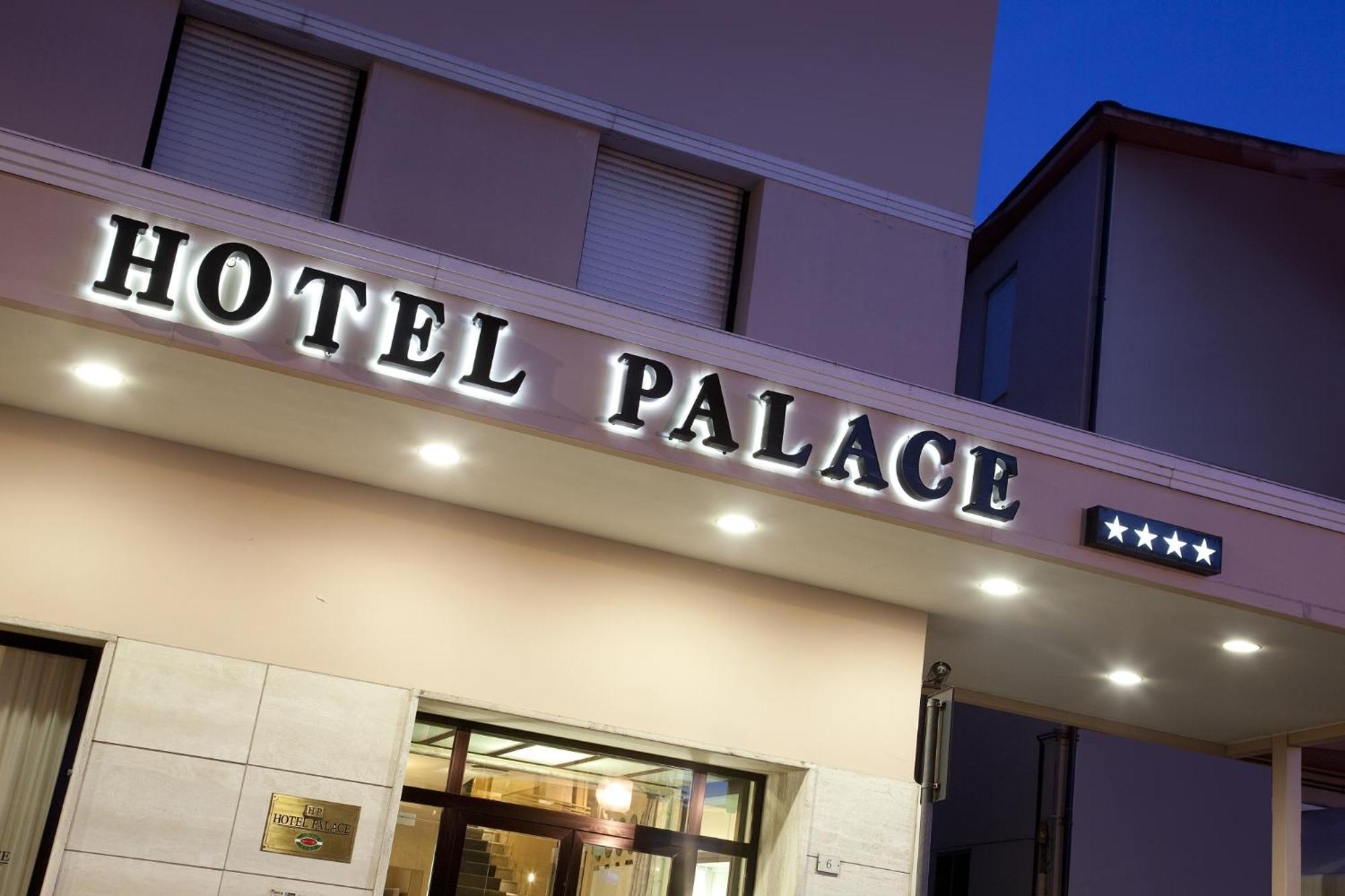 Palace Hotel Чивитанова-Марке Экстерьер фото